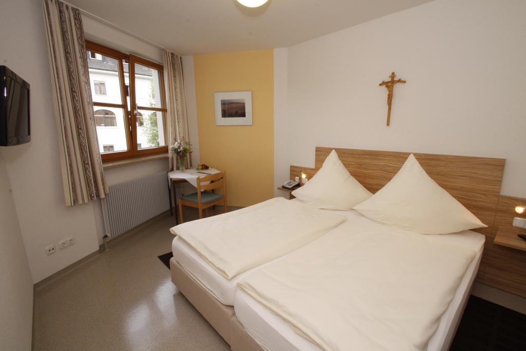 נוימרקט אין דר אוברפפלץ Kloster St. Josef חדר תמונה