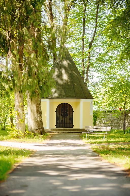 נוימרקט אין דר אוברפפלץ Kloster St. Josef מראה חיצוני תמונה